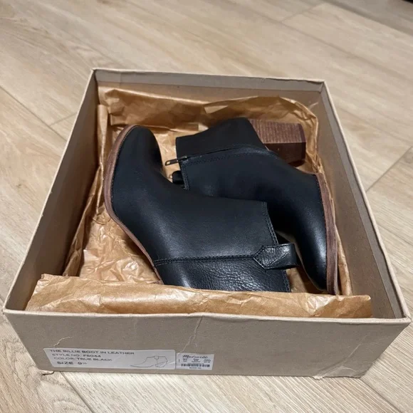 Madewell The Billie Boot in Leather - True Black - Picture 3 of 11
